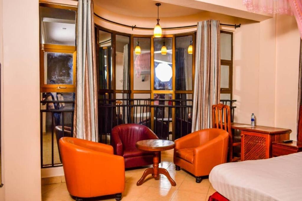 Grace Land Hotel アルーシャ エクステリア 写真